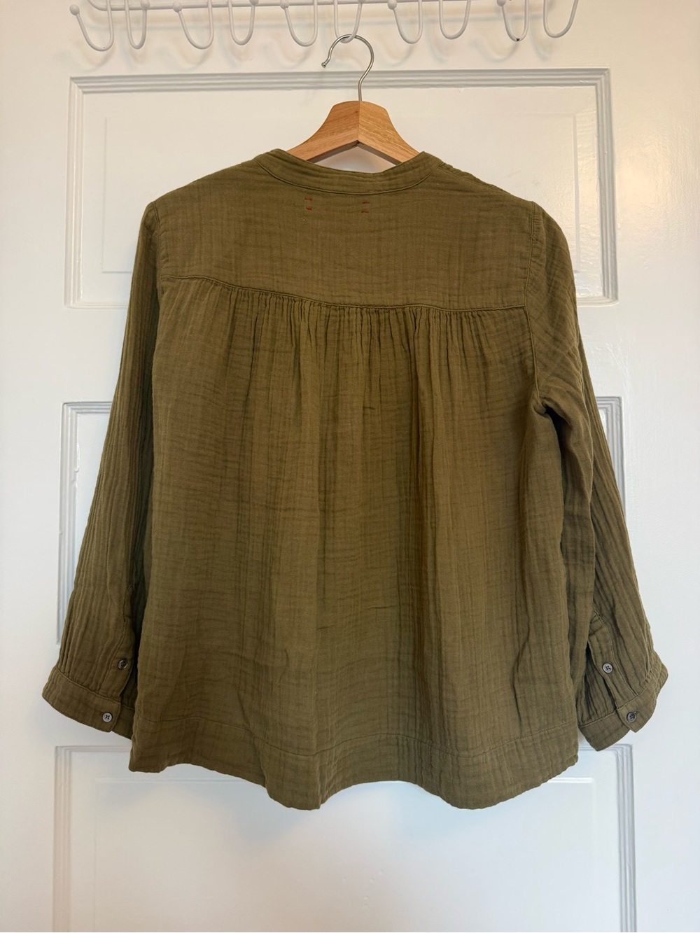 XIRENA tunic top Alyx Chelsea gauze olive green - Picture 6 of 6